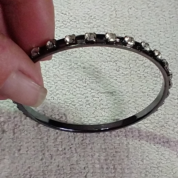 Black crystal 🔮 bangle bracelet - Picture 1 of 4